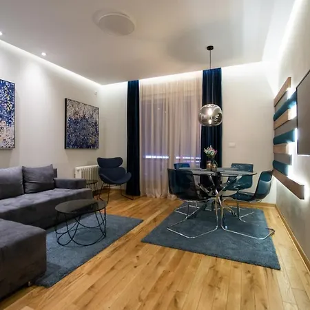 Center Apartment *
